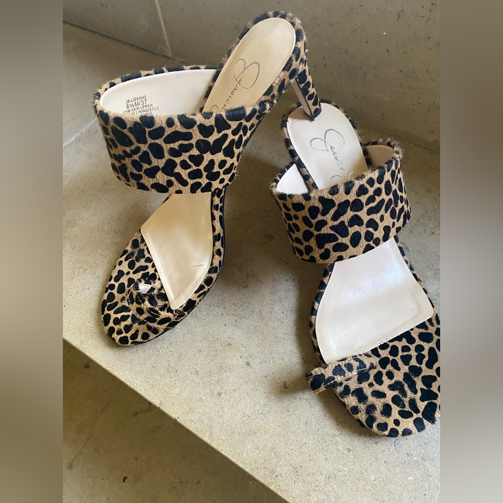 Animal print, low, heeled shoe with built-in toe loop
